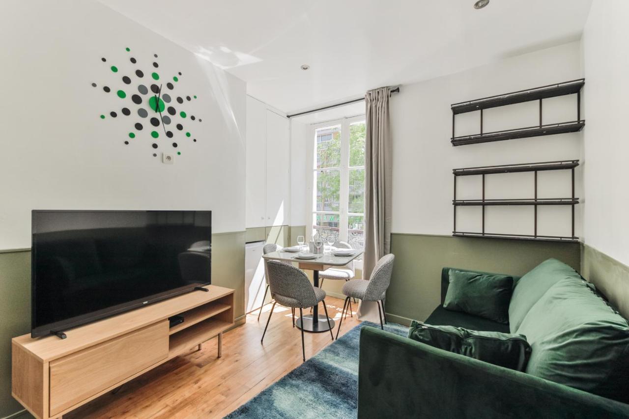 Independant Flat: Canal St Martin&Trains Stations! Paris Bagian luar foto
